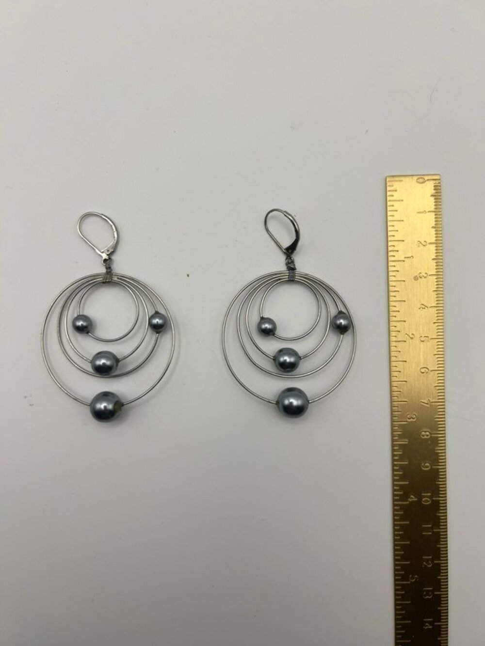 Handmade Wire Wrap Orbit Hoop Earrings Silver Tone Gray Pearl Bead Accent - Picture 5 of 5